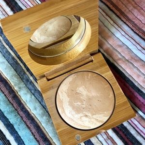 Antonym Baked Powder Foundation in Light